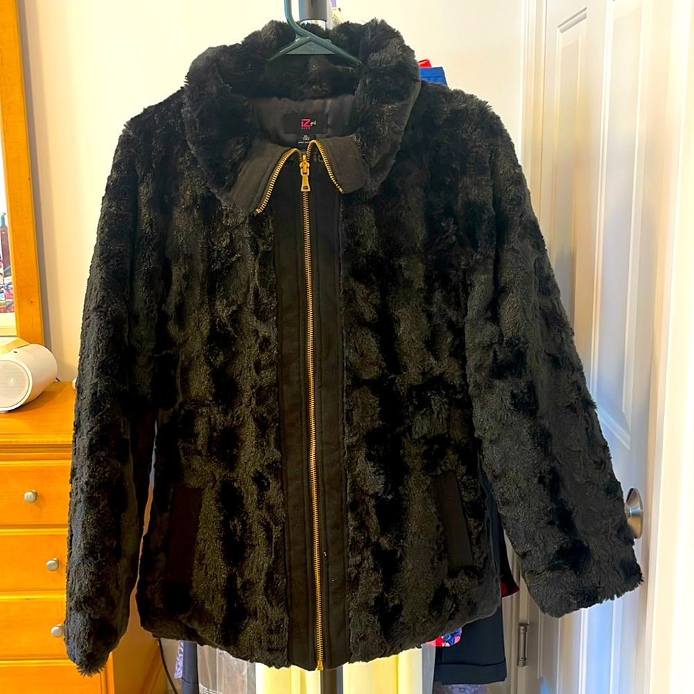 Girls youth XL (size 16) iZ Byer girl faux fur winter coat.  EUC